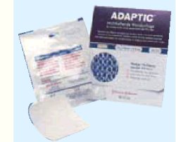 MEDICAZIONE NON ADERENTE STERILE APTIC MISURA 7,6X7,6CM 10 PEZZI 2012ZI - farmasorriso.com